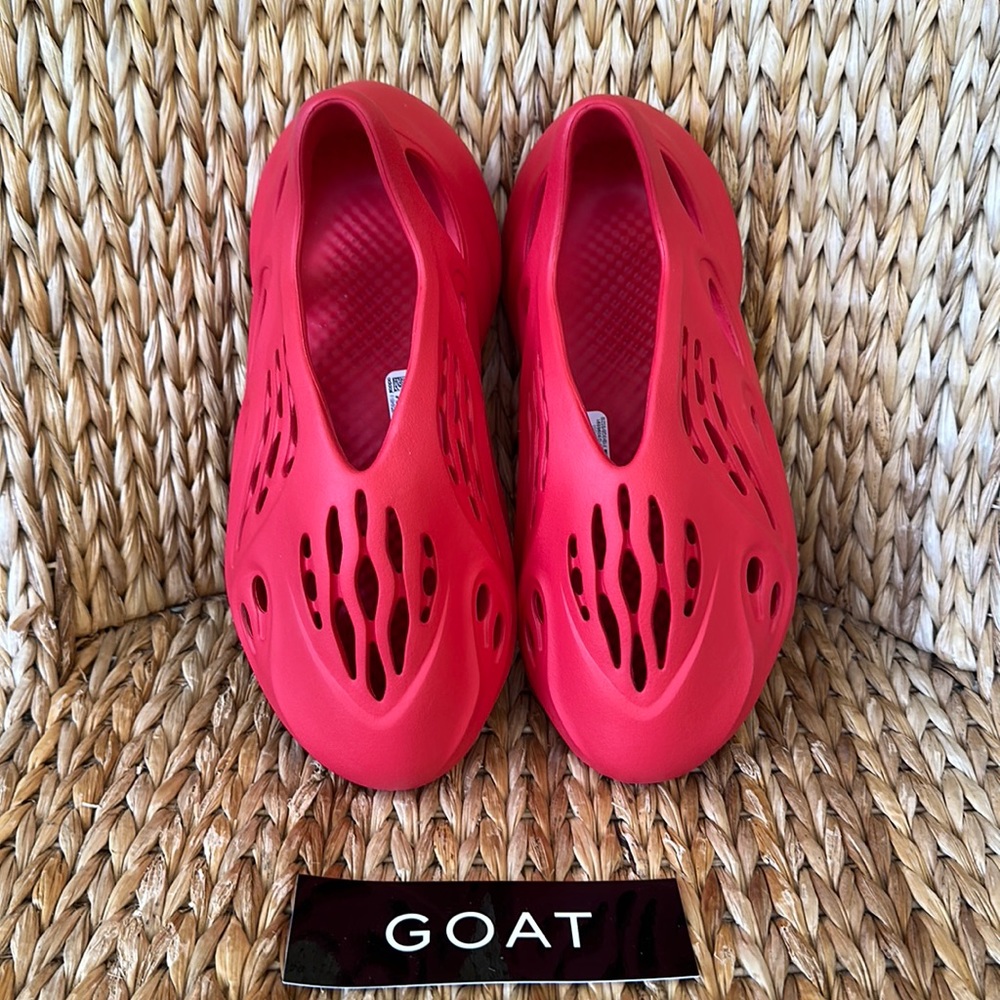 New in box Vermillion Red Yeezy Foam Runners 8M